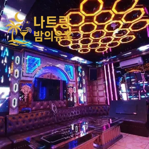 크라운가라오케 내부 vip룸의 세련된 시설